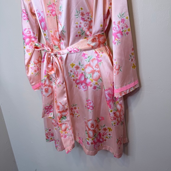 Morgan Taylor | Satin Pink Floral Hip Pockets Belted Mini Lingerie Kimono Robe - Picture 8 of 16